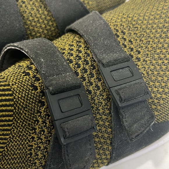 Nike Air - knit shoes - size 10 - Picture 4 of 4